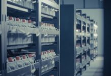 Jak otworzyć samochód gdy rozładowany akumulator?