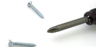 Jak odkręcić tylne koło?